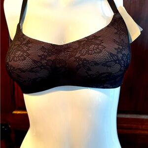 Black Lace Bra Wire Free Seamless by Wacoal b.tempt’d Size 32 D